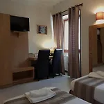 Отель Savoy & Restaurant 3*