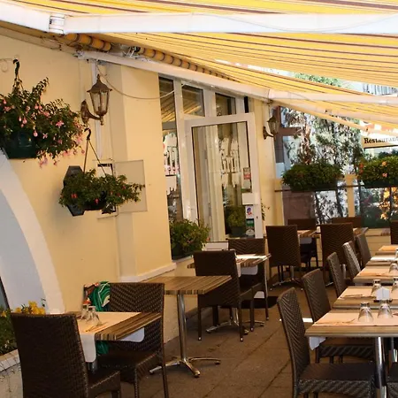 Hotel Savoy & Restaurant 3*