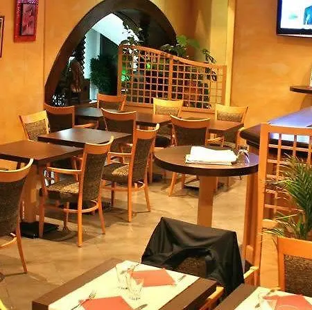 Hotel Savoy & Restaurant 3*