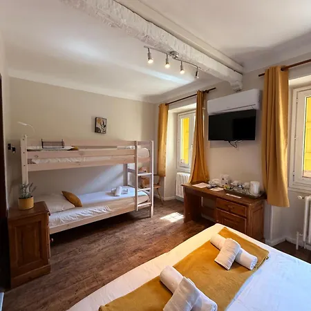 Savoy & Restaurant Szálloda 3*