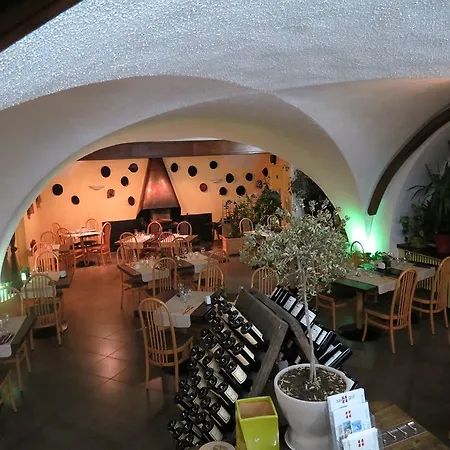 Hotel Savoy & Restaurant 2*