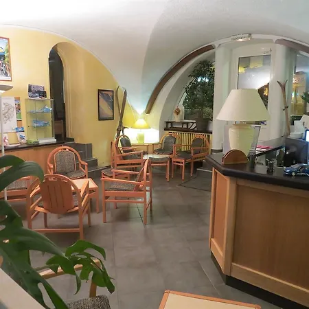 Hotel Savoy & Restaurant Saint-Michel-de-Maurienne