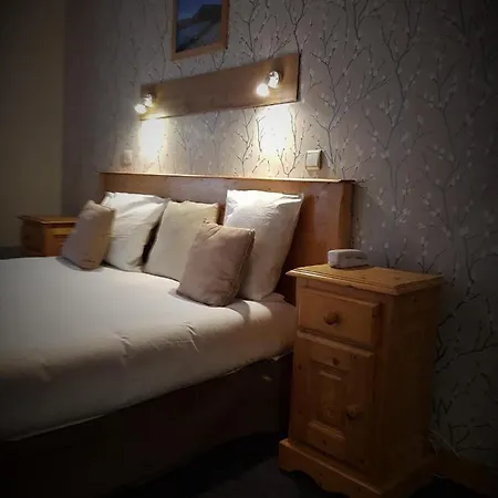Savoy & Restaurant Hotel