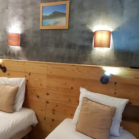 Savoy & Restaurant Hotel